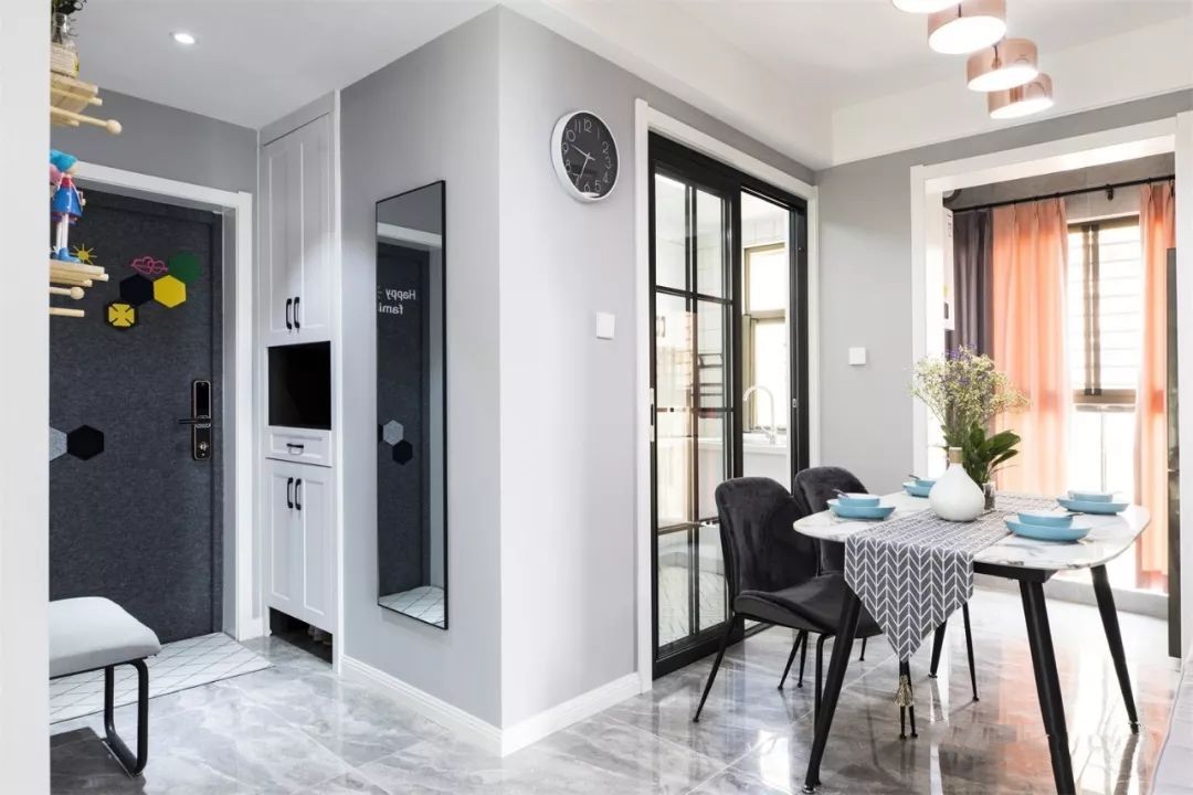 90㎡北欧风三居，灰色与粉色的搭配，高级又养眼！