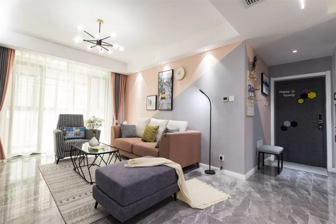 90㎡北欧风三居，灰色与粉色的搭配，高级又养眼！