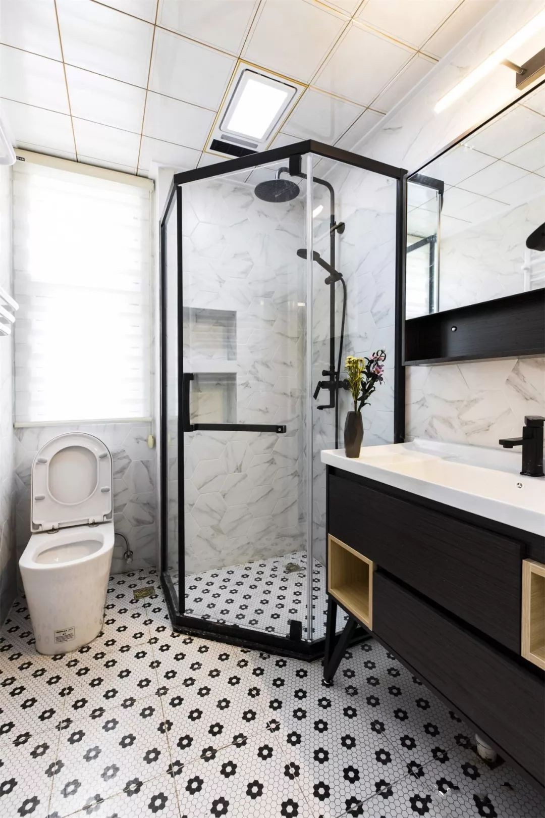 90㎡北欧风三居，灰色与粉色的搭配，高级又养眼！