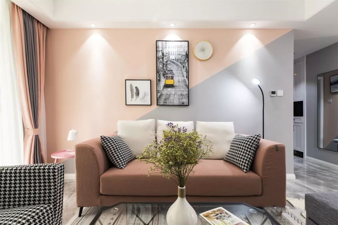 90㎡北欧风三居，灰色与粉色的搭配，高级又养眼！