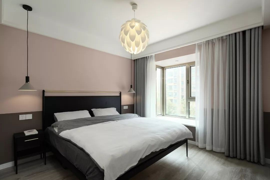 灰调空间点缀一点复古绿，这个小三居，高雅而有诗意！