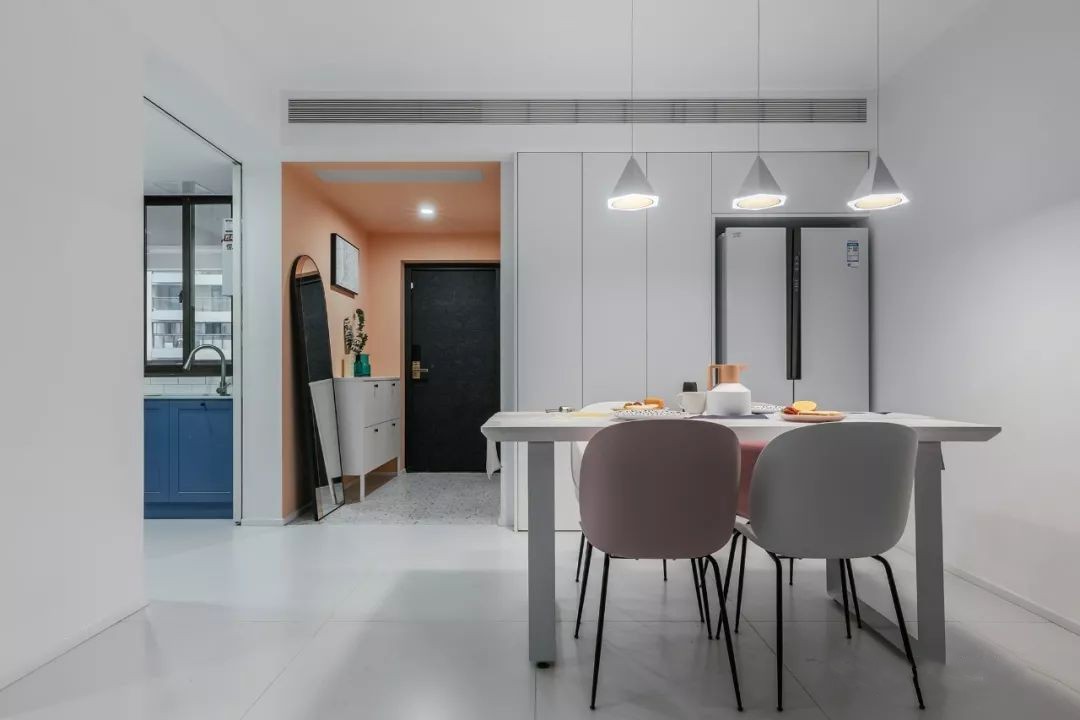 色彩让这个108m²的家变得格外轻松活跃，有气质有颜值！