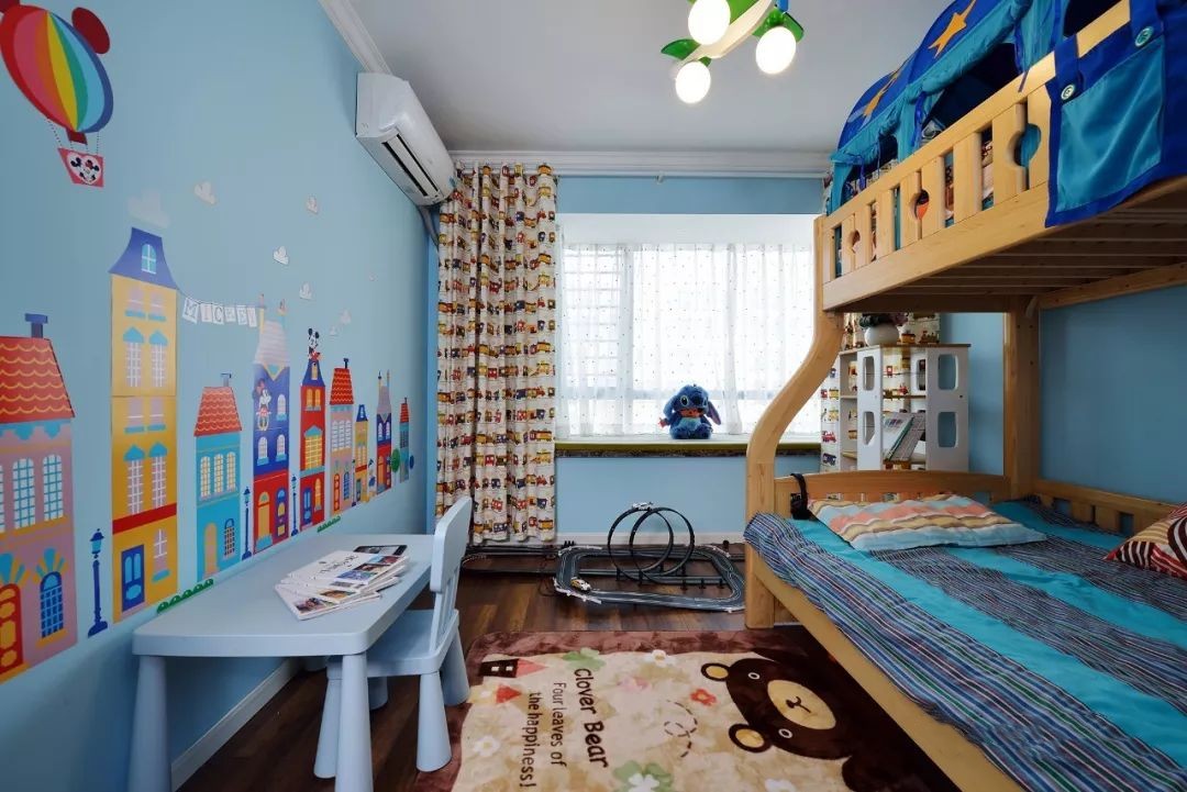 国欣向荣府-100㎡美式三居，经典深色家具，打造古典家居